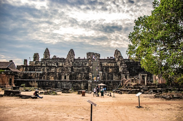 Una bellissima vista del tempio di Angkor Wat situato a Siem Reap in Cambogia