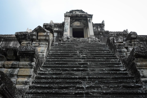 Una bellissima vista del tempio di Angkor Wat situato a Siem Reap in Cambogia