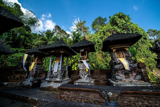 Una bellissima vista del tempio di Pura Tirta Empul situato a Bali Indonesia