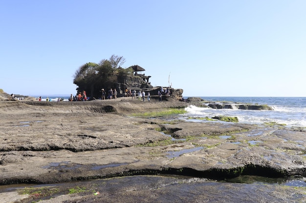 Una bellissima vista del tempio di Tanah Lot situato a Bali Indonesia