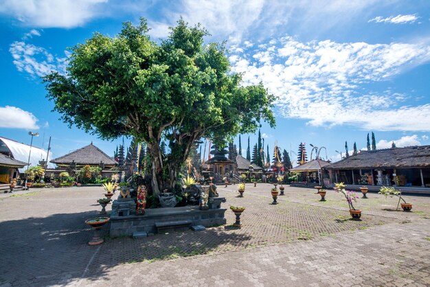 Una bellissima vista del tempio di Ulun Danu Beratan situato a Bali Indonesia