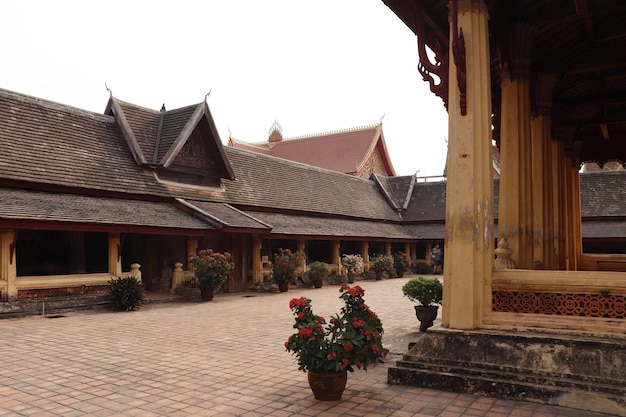 Una bellissima vista del tempio di wat sisaket situato a Vientiane Laos