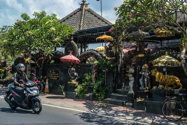 Una bellissima vista del tempio indù situato a Bali Indonesia