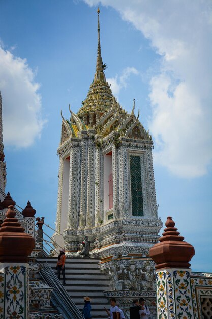 Una bellissima vista del tempio Wat Arun situato a Bangkok in Thailandia