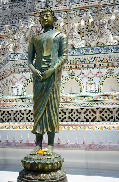 Una bellissima vista del tempio Wat Arun situato a Bangkok in Thailandia