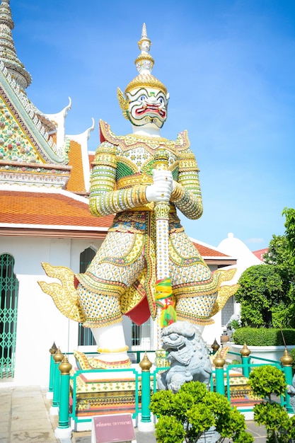 Una bellissima vista del tempio Wat Arun situato a Bangkok in Thailandia