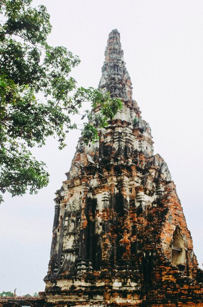 Una bellissima vista del tempio Wat Chaiwatthanaram situato ad Ayutthaya in Thailandia