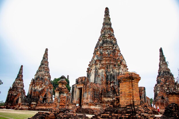 Una bellissima vista del tempio Wat Chaiwatthanaram situato ad Ayutthaya in Thailandia