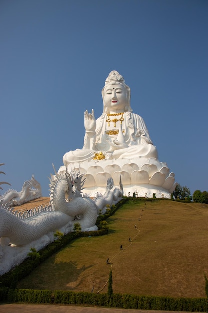 Una bellissima vista del tempio Wat Huai Pla Kang situato a Chiang Rai Thailandia