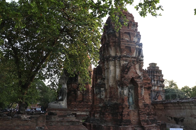 Una bellissima vista del tempio Wat Mahathat situato ad Ayutthaya Thailandia