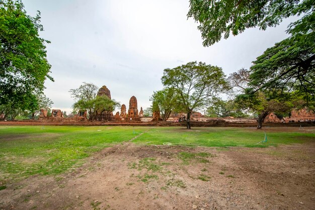 Una bellissima vista del tempio Wat Mahathat situato ad Ayutthaya Thailandia