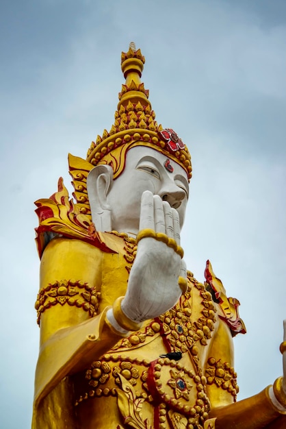 Una bellissima vista del tempio Wat Paknam situato a Bangkok in Thailandia