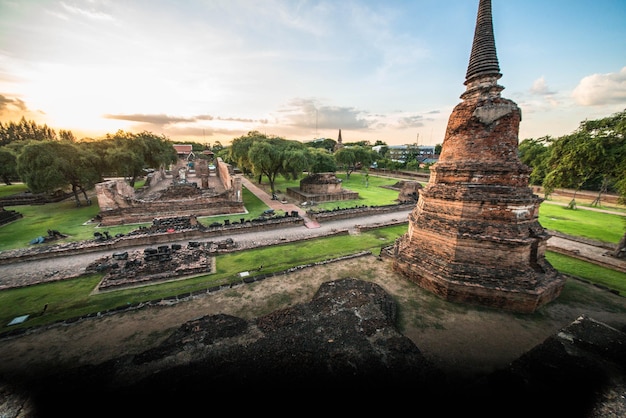Una bellissima vista del tempio Wat Ratchaburana situato ad Ayutthaya in Thailandia