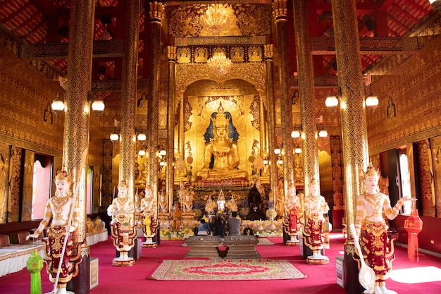 Una bellissima vista del tempio Wat Saeng Kaeo situato a Chiang Rai Thailandia