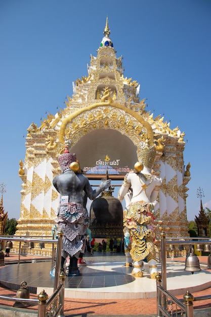 Una bellissima vista del tempio Wat Saeng Kaeo situato a Chiang Rai Thailandia