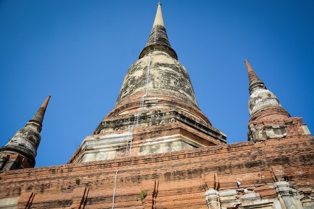 Una bellissima vista del tempio Wat Yai Chai Mongkhol situato ad Ayutthaya in Thailandia