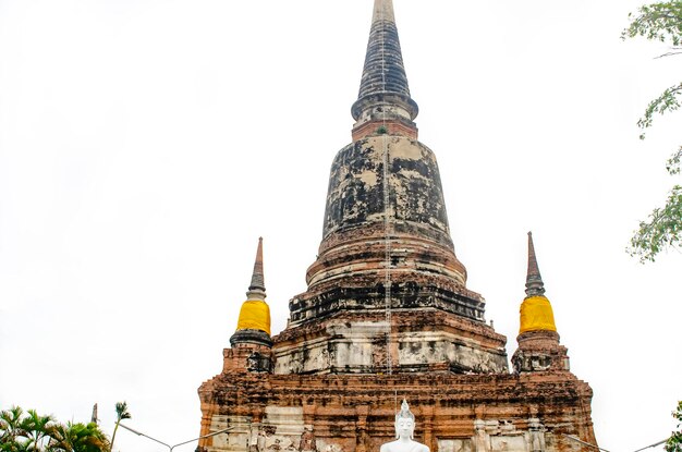 Una bellissima vista del tempio Wat Yai Chai Mongkhon situato ad Ayutthaya in Thailandia