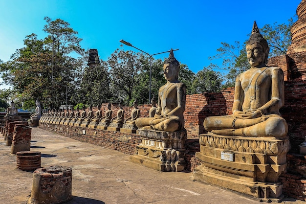 Una bellissima vista del tempio Wat Yai Chaimongkhol situato ad Ayutthaya in Thailandia