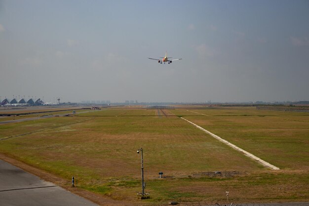 Una bellissima vista dell'aeroporto di Suvarnabhumi situato a Bangkok in Thailandia
