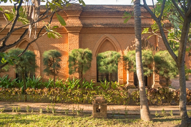 Una bellissima vista dell'hotel resort Bagan in Myanmar