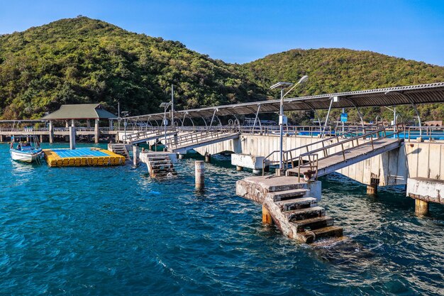 Una bellissima vista dell'isola di Koh Larn in Thailandia