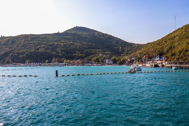 Una bellissima vista dell'isola di Koh Larn in Thailandia