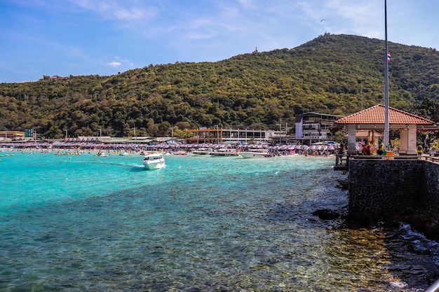 Una bellissima vista dell'isola di Koh Larn in Thailandia