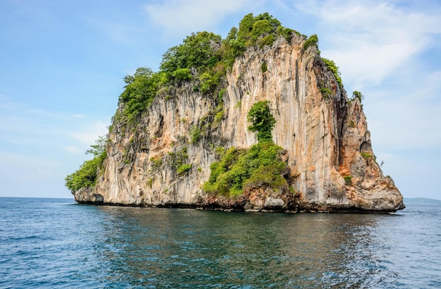 Una bellissima vista dell'isola di Phi Phi situata in Thailandia