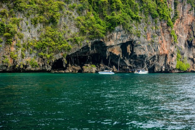 Una bellissima vista dell'isola di Phi Phi situata in Thailandia