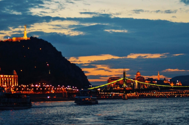 Una bellissima vista della città di Budapest situata in Ungheria