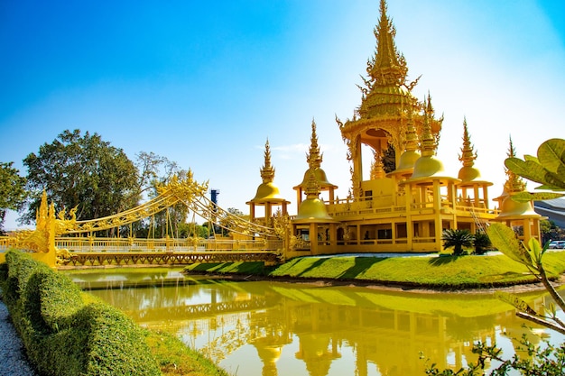 Una bellissima vista di Wat Rong Khun il Tempio Bianco situato a Chiang Rai Thailandia