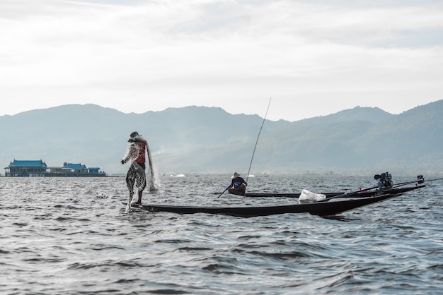 Una bellissima vista panoramica del Lago Inle in Myanmar