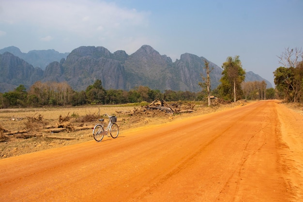 Una bellissima vista panoramica di Vang Vieng in Laos