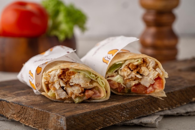 una borsa di cibo che dice pollo