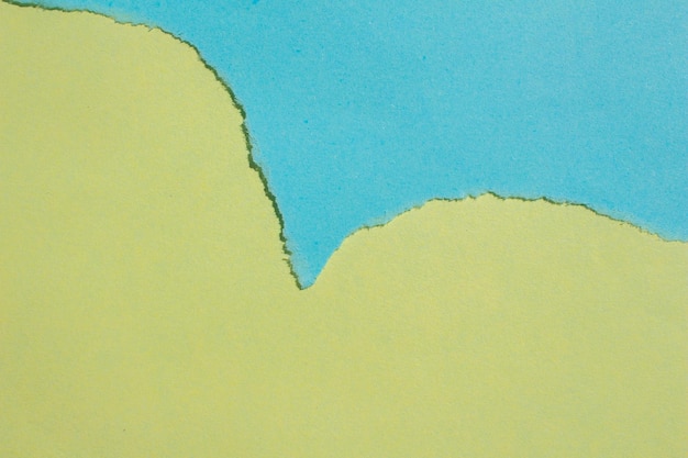 Una carta gialla e blu con un cielo blu sullo sfondo.