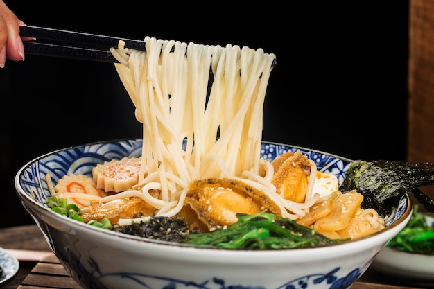 Una ciotola di abalone giapponese Ramen