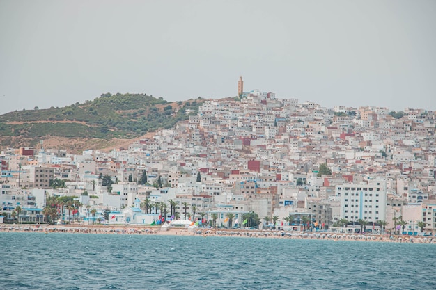 Una città vista dal mare.