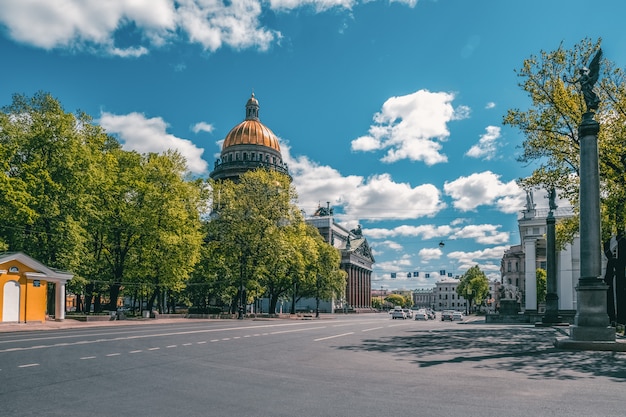 Una città vuota senza persone. Via del centro storico di San Pietroburgo. San Pietroburgo. Russia