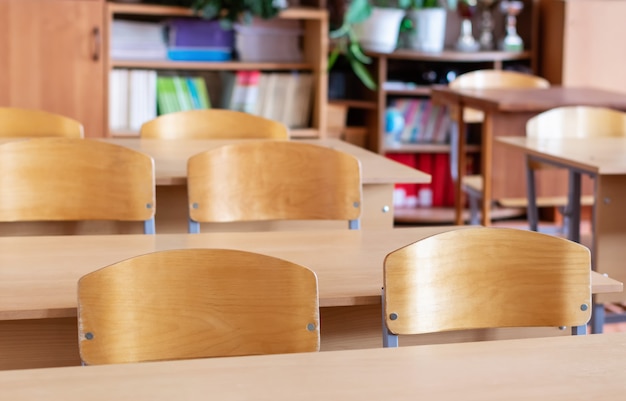 Una classe di scuola vuota in una pausa tra le classi. Di nuovo a scuola.