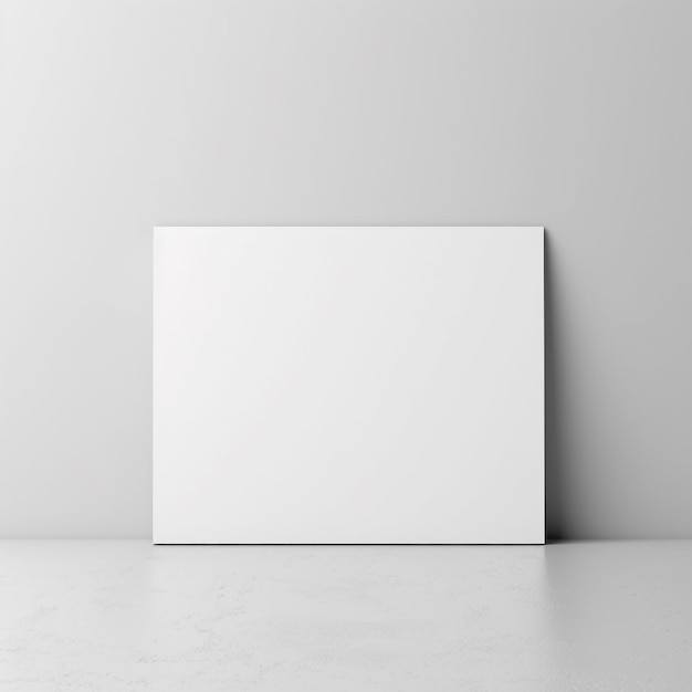 una cornice bianca vuota con una tavola bianca sul lato sinistro