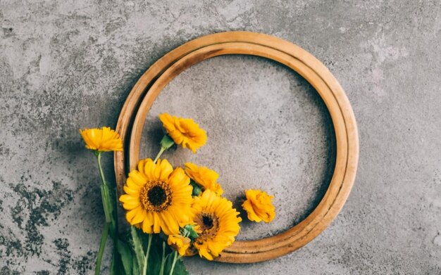 Una cornice con fiori e un posto per il testo