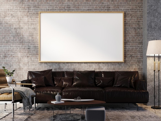 una cornice di immagini appesa a una parete di mattoni con un divano di pelle marrone