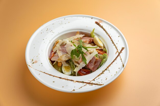 una deliziosa insalata in un ristorante