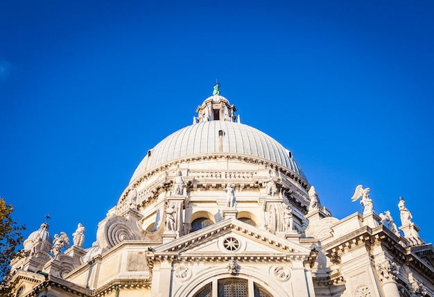 Una delle chiese più belle di Venezia, tradizionale punto di riferimento della città