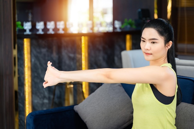 Una donna con uno stile di vita sano