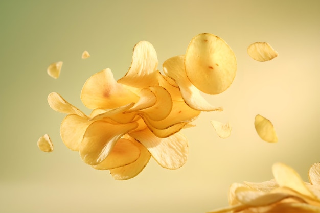 Una foto di patatine fritte con sopra la parola patata