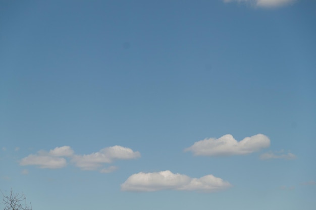 Una foto di un cielo nuvoloso Sfondo del cielo nuvole naturali