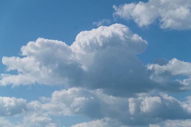 Una foto di un cielo nuvoloso Sfondo del cielo nuvole naturali