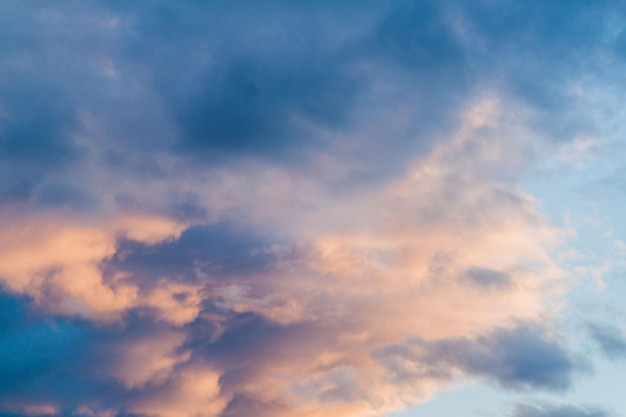 Una foto di un cielo nuvoloso Sfondo del cielo nuvole naturali