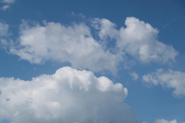 Una foto di un cielo nuvoloso Sfondo del cielo nuvole naturali